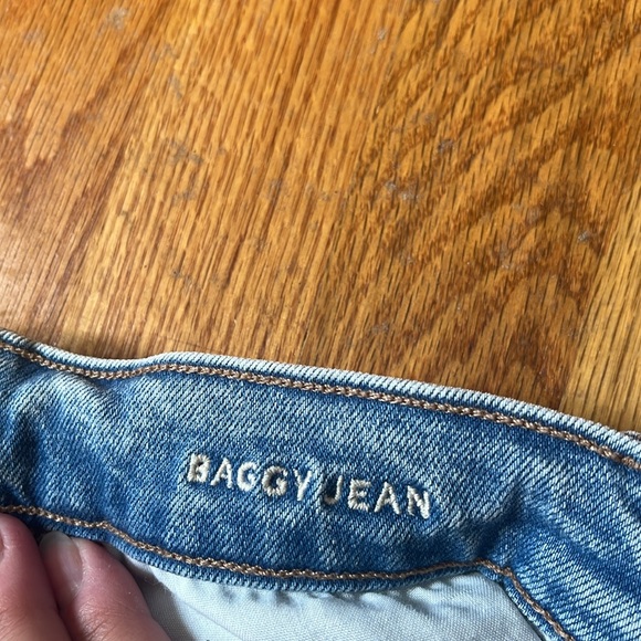 American Eagle Ripped Jeans - Picture 3 of 5